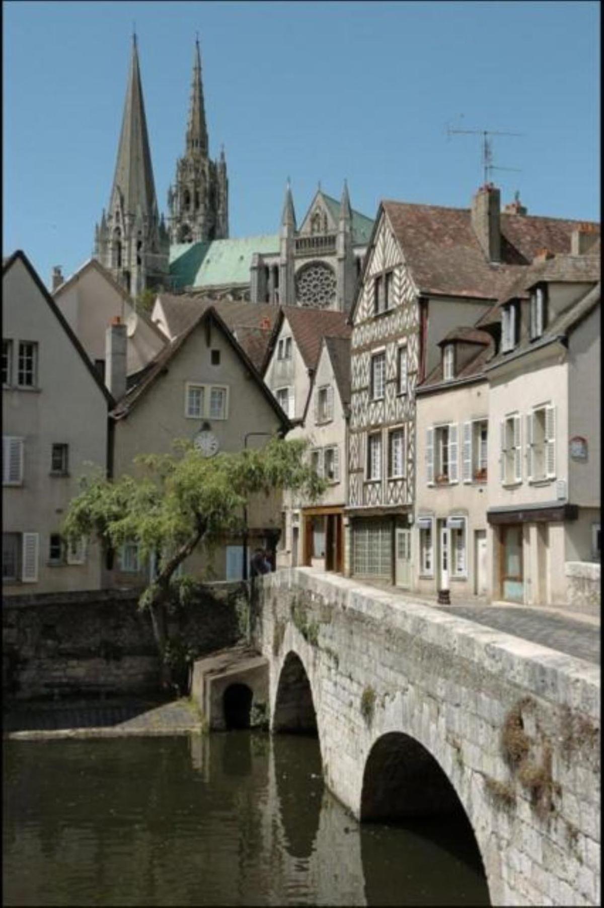 B&B Hotel Chartres Centre Cathedrale 3 Etoiles Экстерьер фото